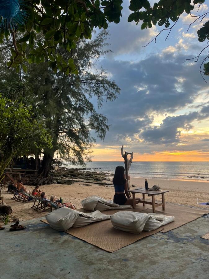 Sanctuary Lanta Hotel Koh Lanta Exterior photo