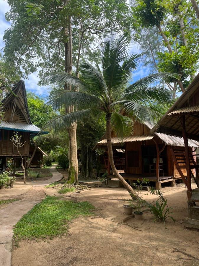 Sanctuary Lanta Hotel Koh Lanta Exterior photo